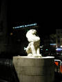 21-Oct-2001 22:16 - Amsterdam - Illuminated lion and the Krasnapolsky Hotel