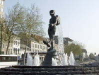 23-Apr-2004 09:01
Brussels
Fountain outside the Brussels Hilton hotel