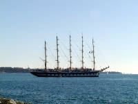 12-Oct-2002 13:18
Cannes
Club Med ship at anchor