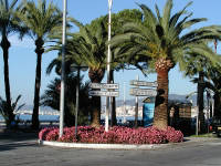 12-Oct-2002 09:10
Cannes
The promenade outside the Hotel Martinez